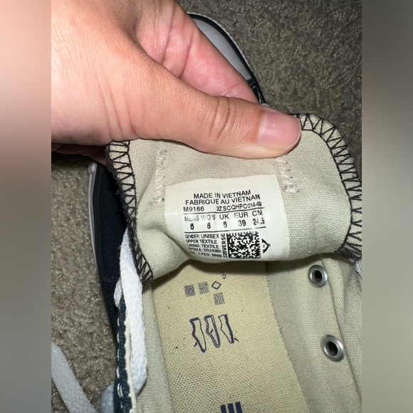 Converse Black Low Tops Size 8 - Picture 2 of 2